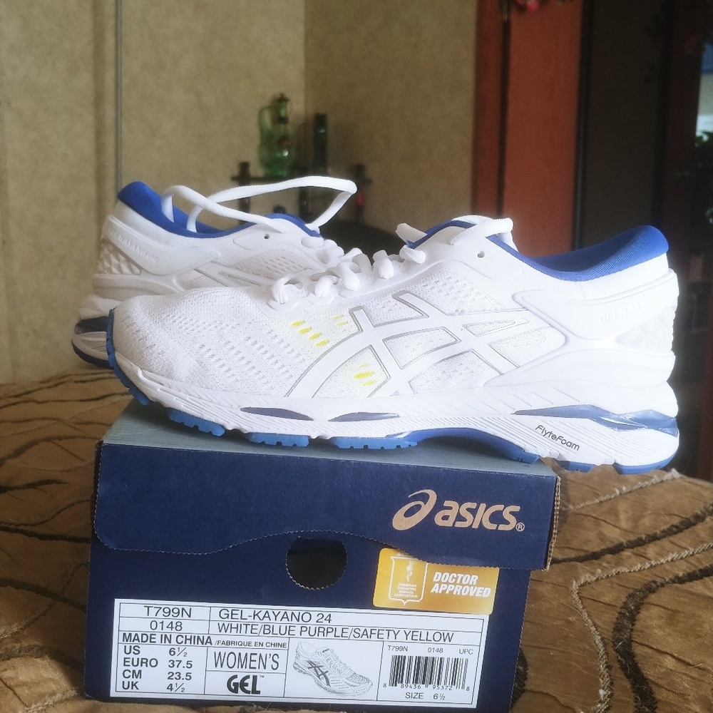 Women's Asics size 6.5 brand new never worn